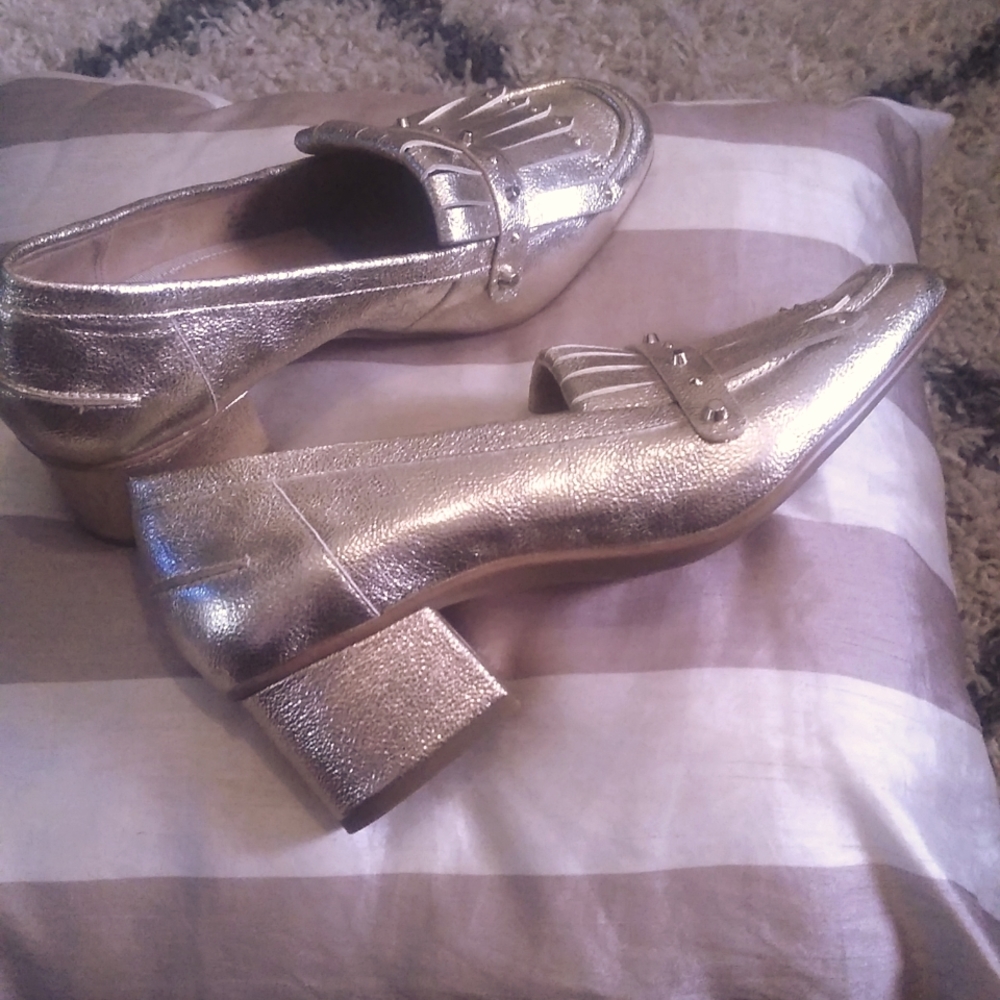 GOLD SHOES